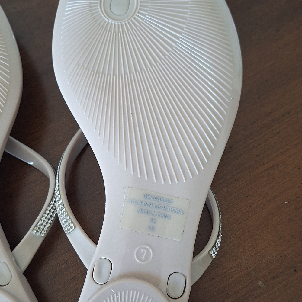 GUESS Cream Women's Sandals Flip Flops Size 7 - Picture 8 of 8